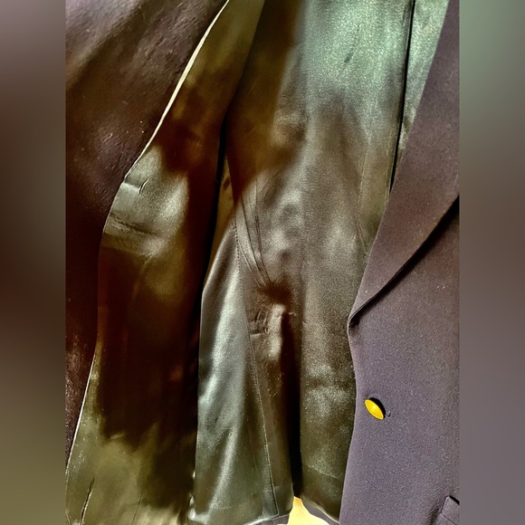 Stunning pure virgin wool navy blazer from Holt Renfrew! - Picture 4 of 10